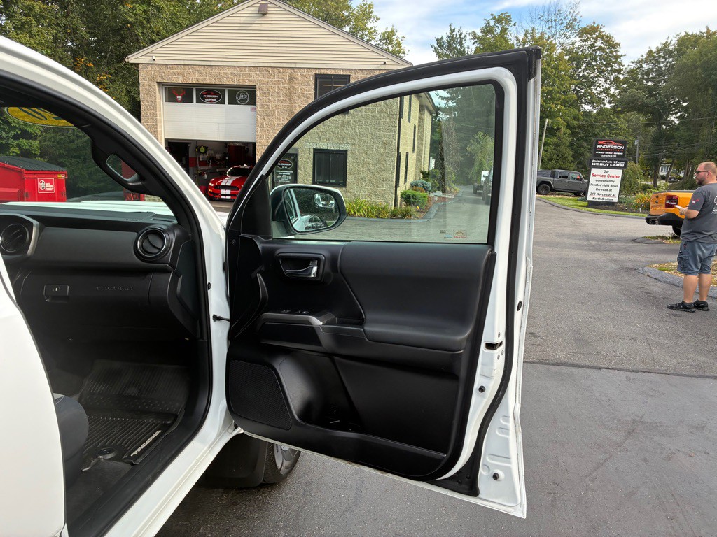 2020 Toyota Tacoma Image 24
