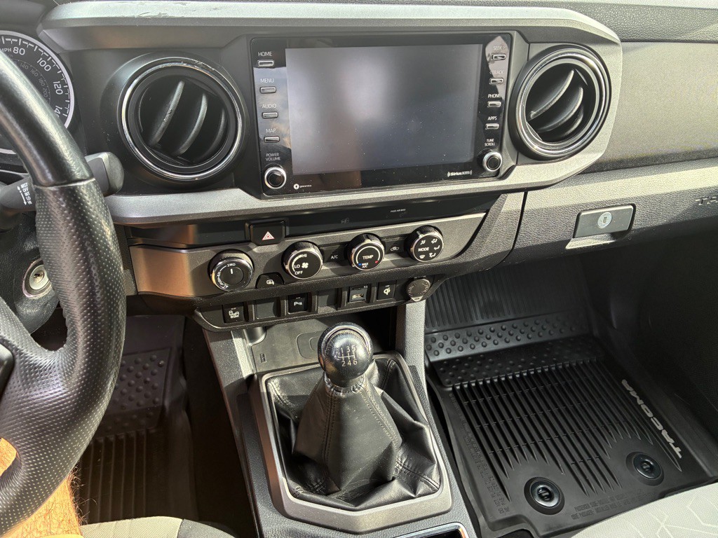 2020 Toyota Tacoma Image 32
