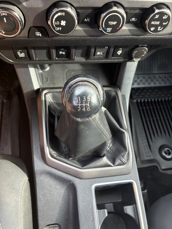 2020 Toyota Tacoma Image 36