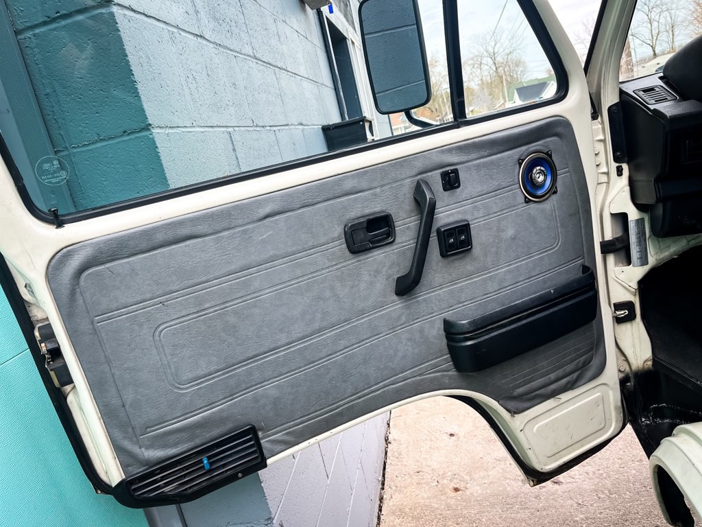 1990 Volkswagen Vanagon Image 12