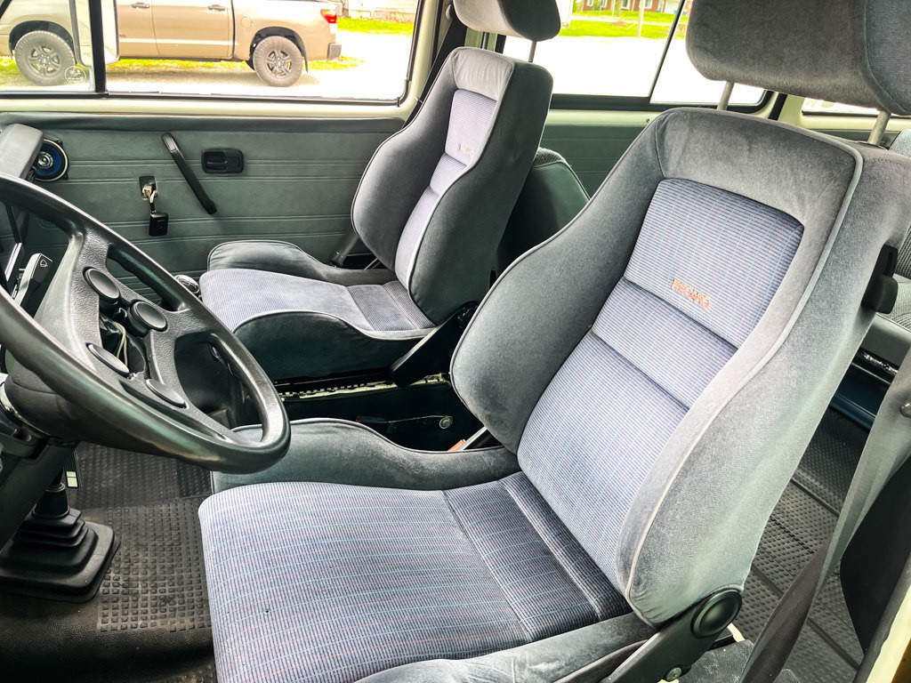 1990 Volkswagen Vanagon Image 14