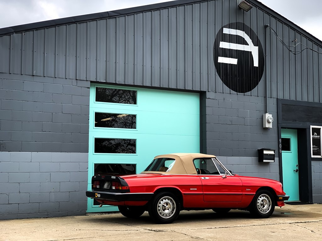 1987 Alfa Romeo Spider Image 13