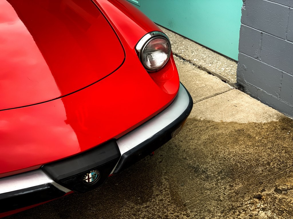 1987 Alfa Romeo Spider Image 18