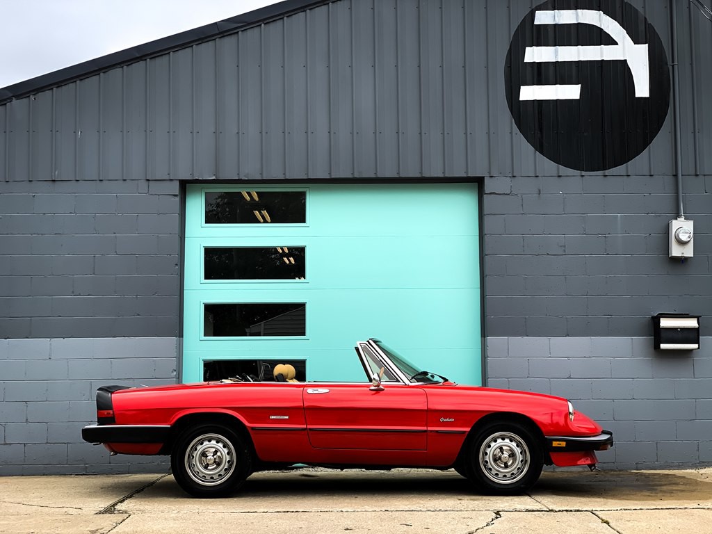 1987 Alfa Romeo Spider Image 23