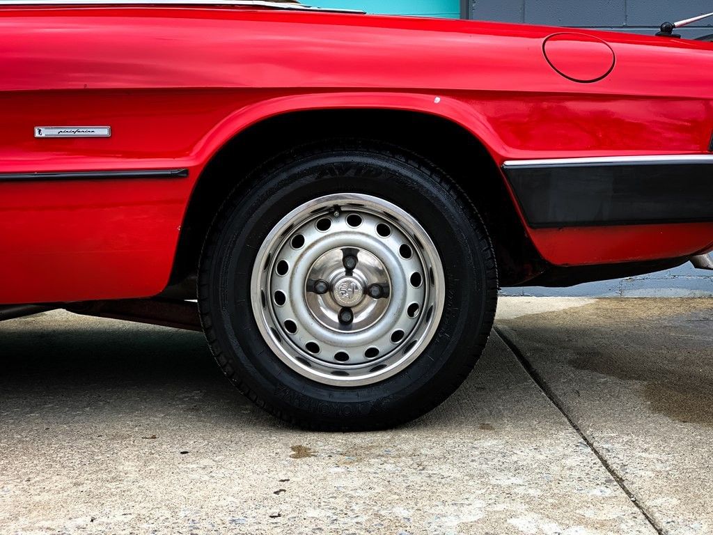 1987 Alfa Romeo Spider Image 26