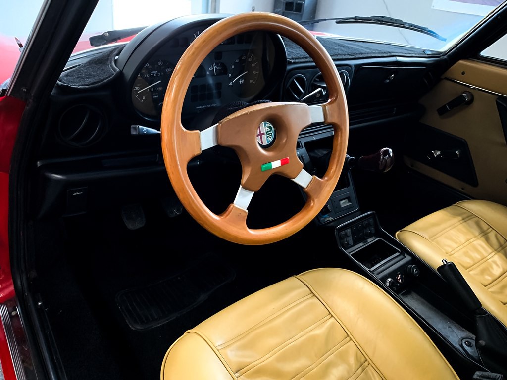 1987 Alfa Romeo Spider Image 27