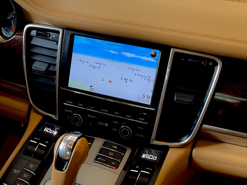 2010 Porsche Panamera Image 31