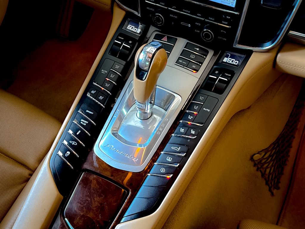 2010 Porsche Panamera Image 32