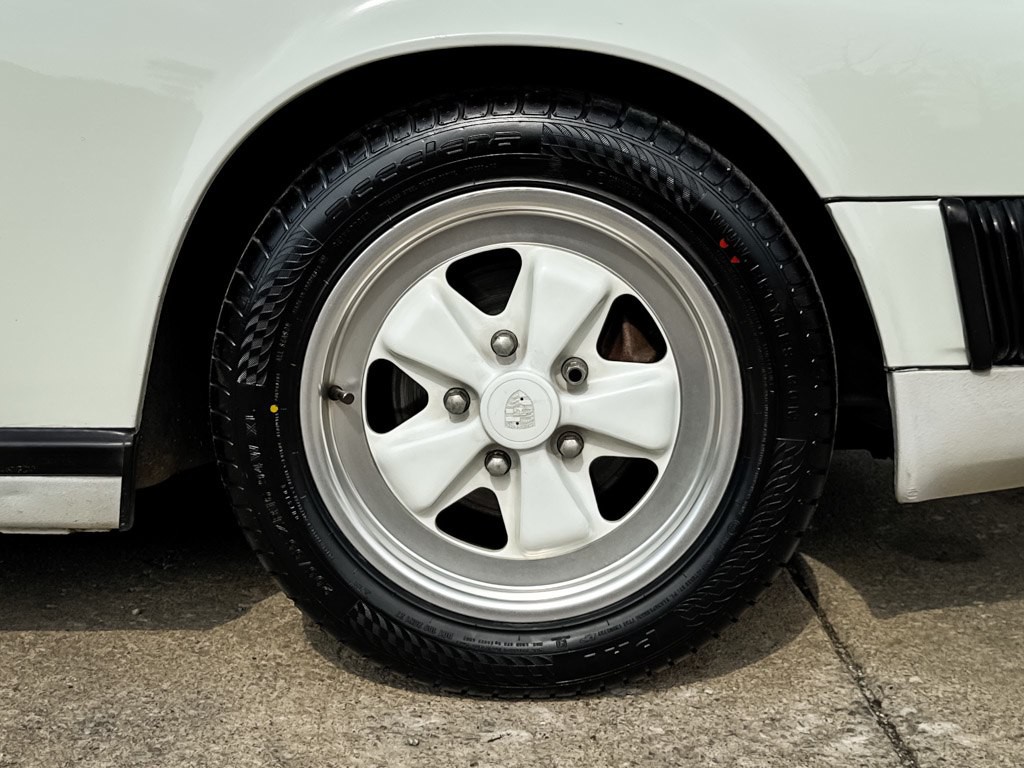 1986 Porsche 911 Image 15