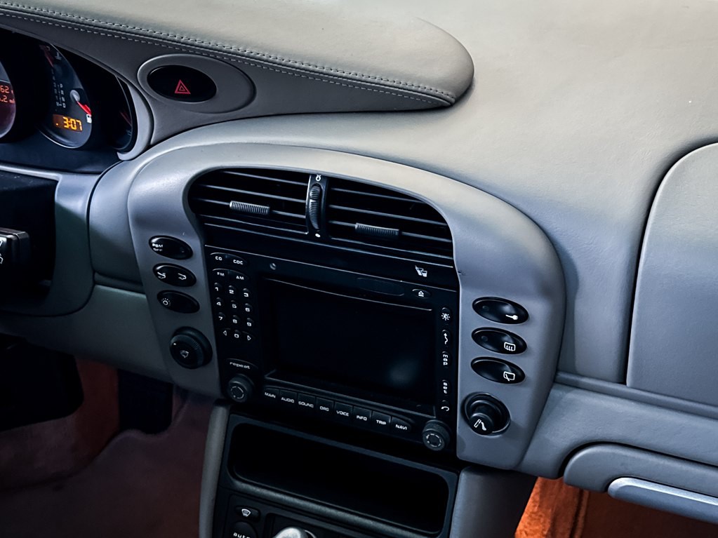 2004 Porsche 911 Image 31