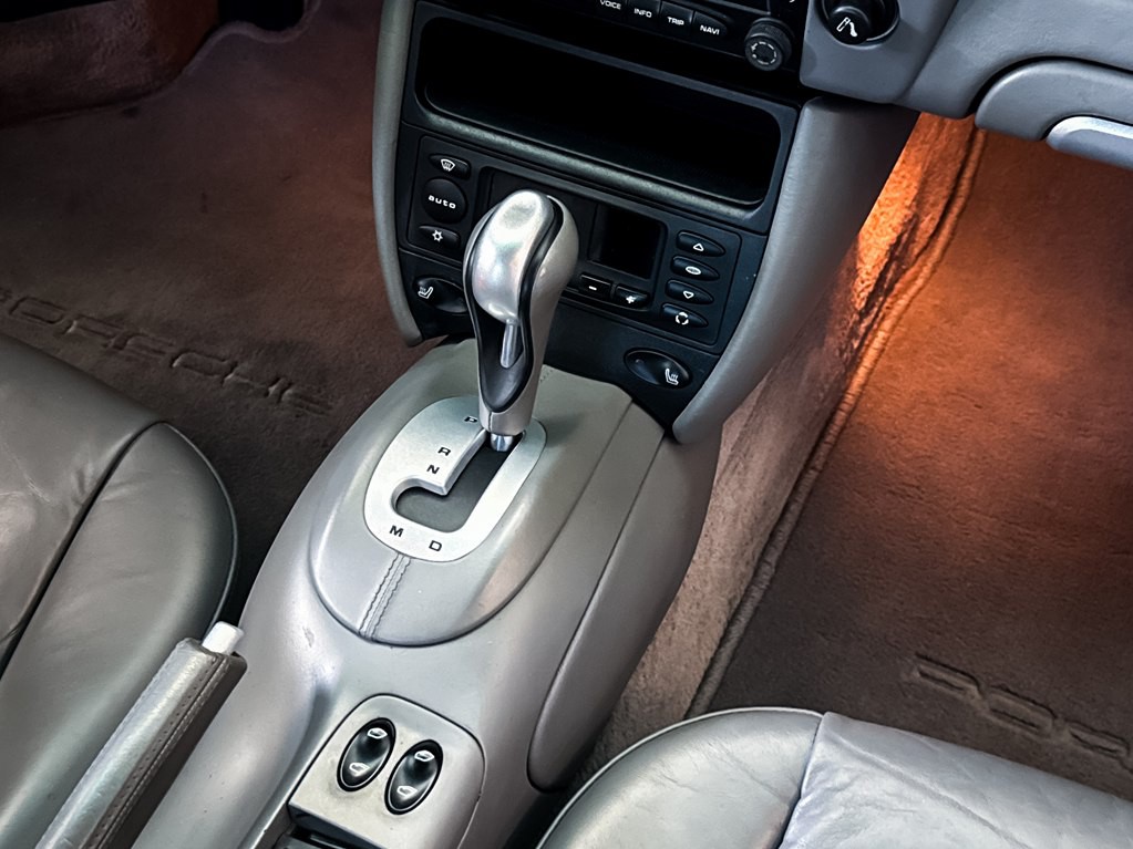 2004 Porsche 911 Image 32