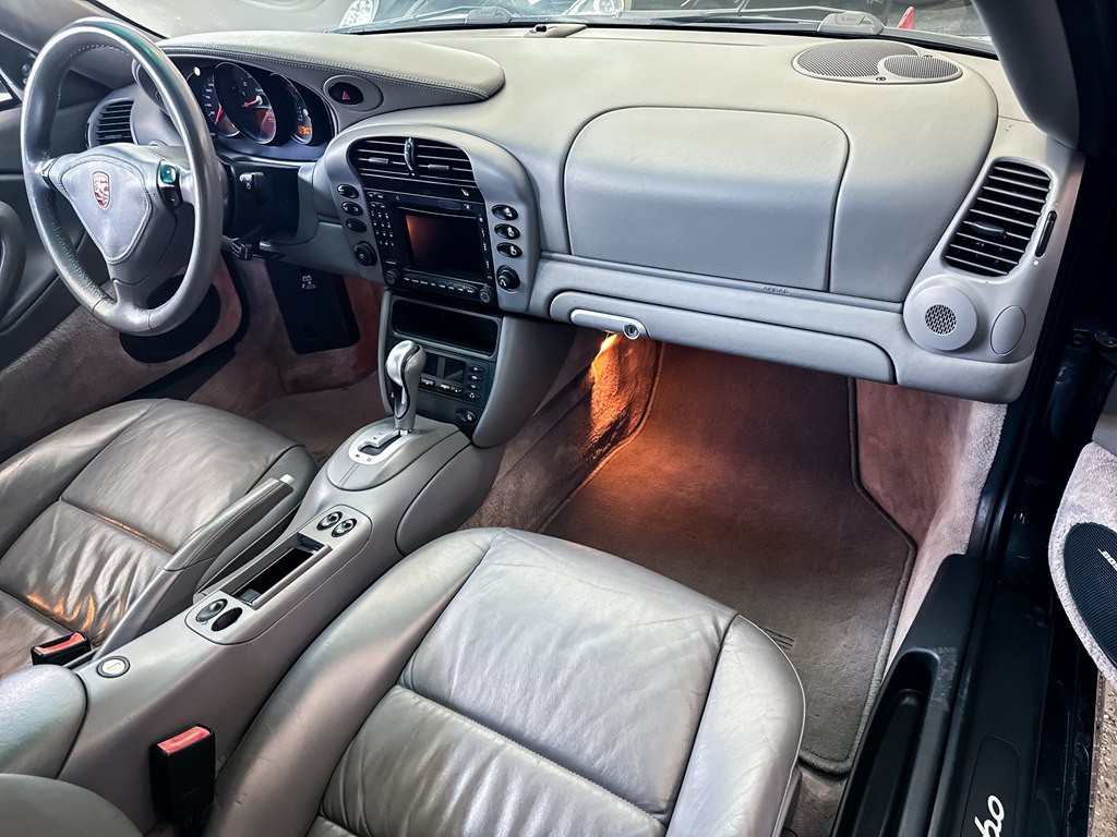 2004 Porsche 911 Image 34