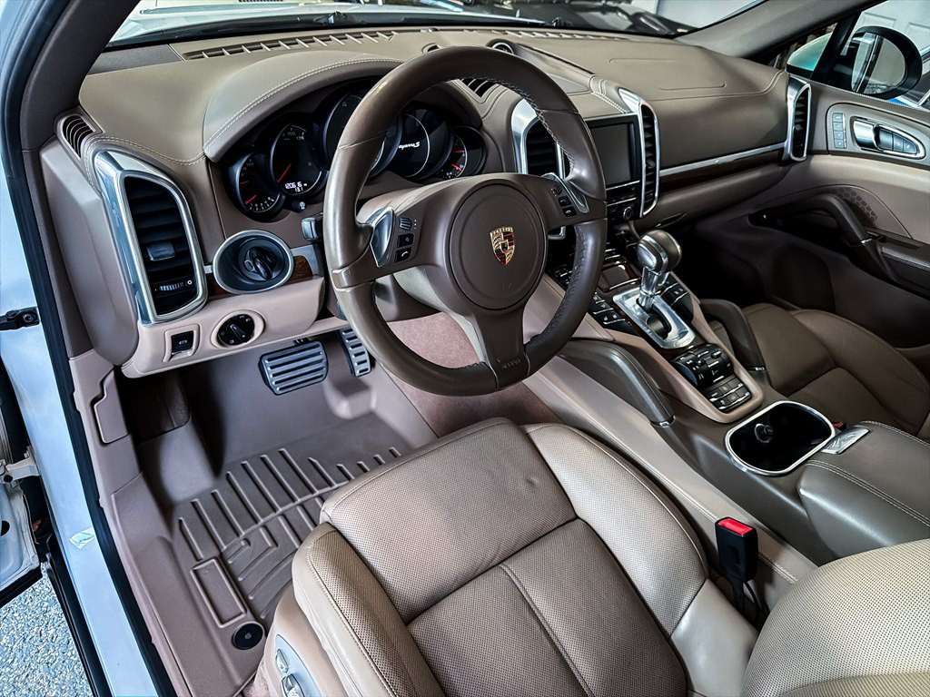 2013 Porsche Cayenne Image 16