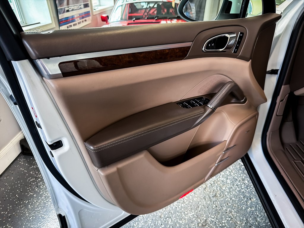 2013 Porsche Cayenne Image 17