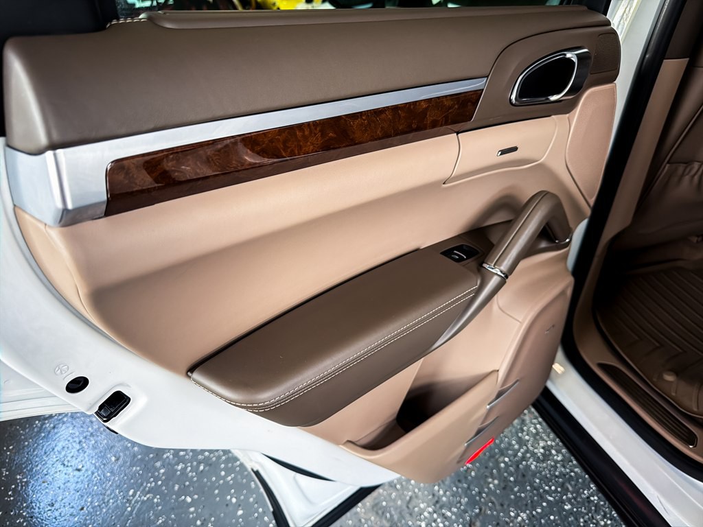 2013 Porsche Cayenne Image 21