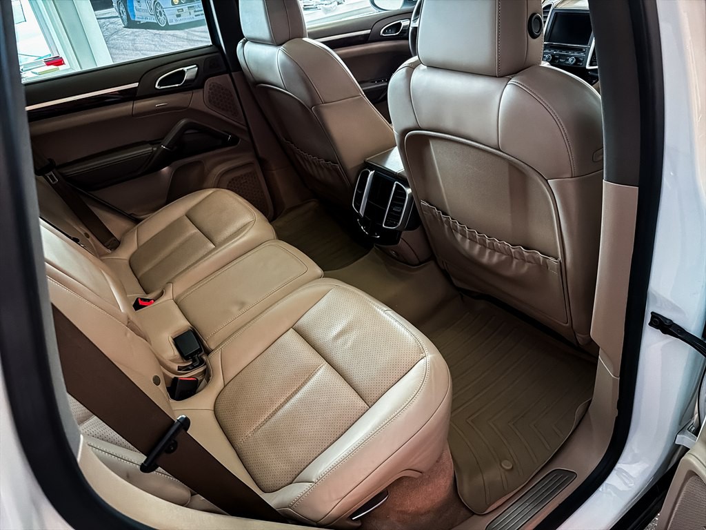 2013 Porsche Cayenne Image 24