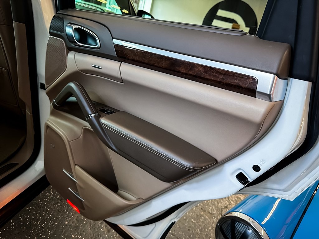 2013 Porsche Cayenne Image 25