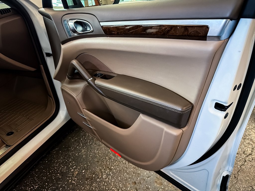 2013 Porsche Cayenne Image 28