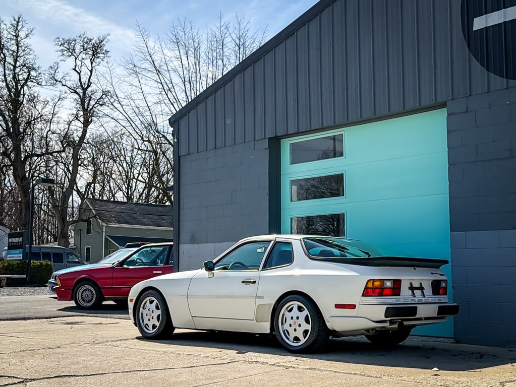 1989 Porsche 944 Image 4