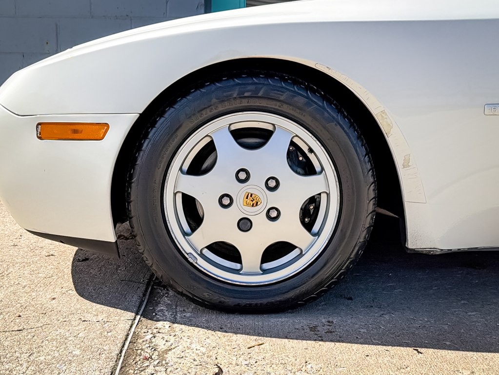 1989 Porsche 944 Image 7