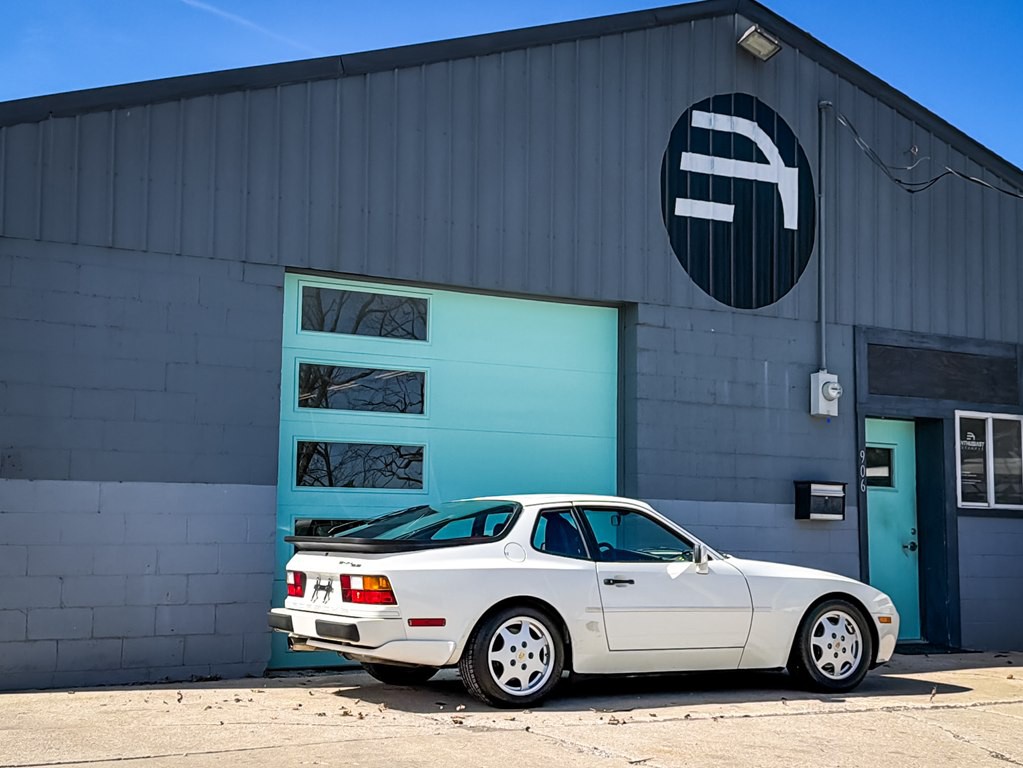 1989 Porsche 944 Image 11