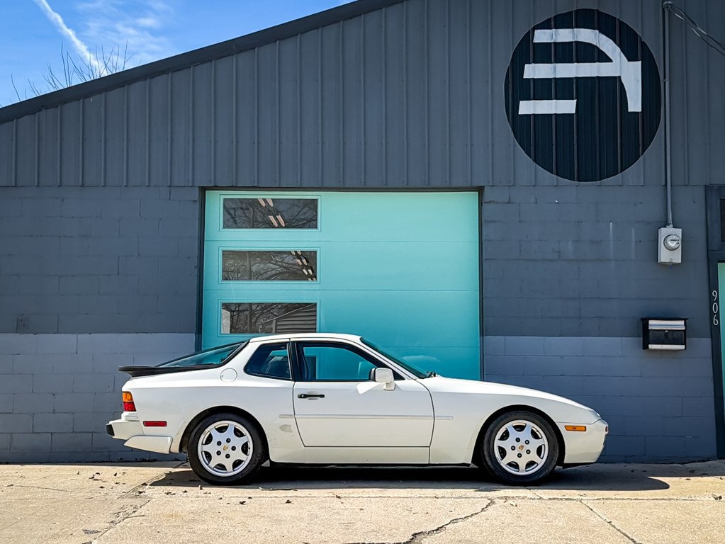 1989 Porsche 944 Image 12