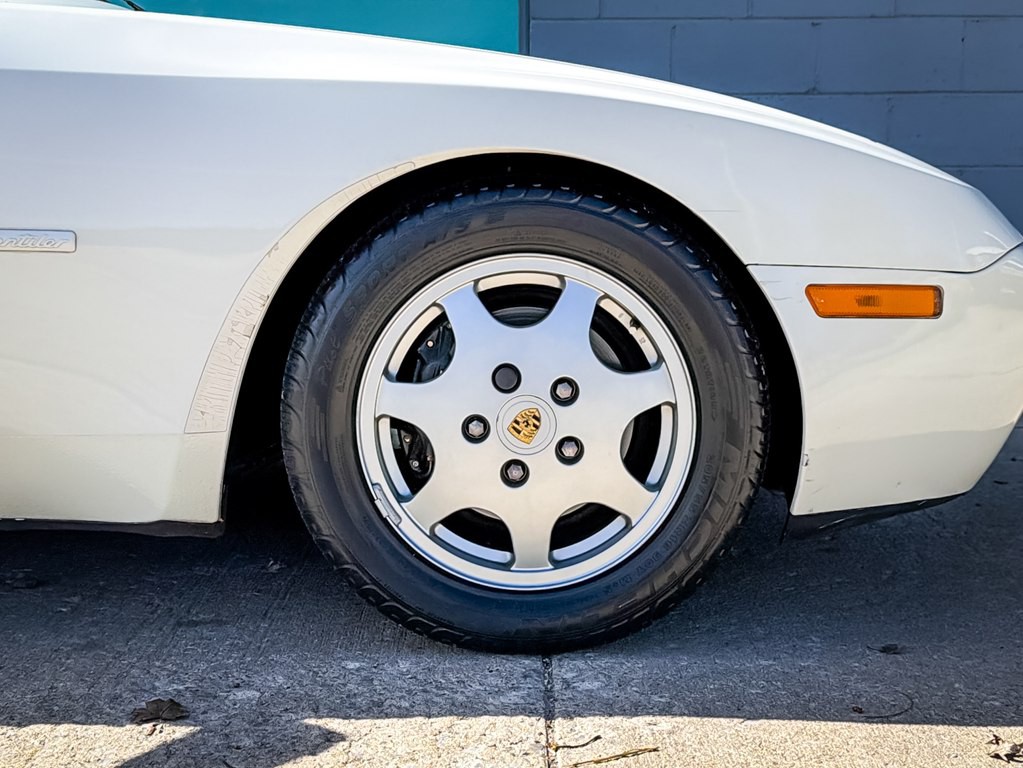 1989 Porsche 944 Image 17