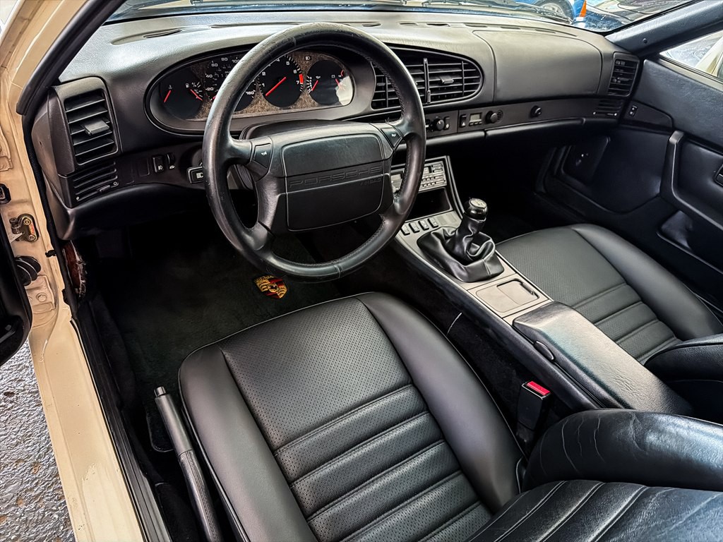 1989 Porsche 944 Image 18