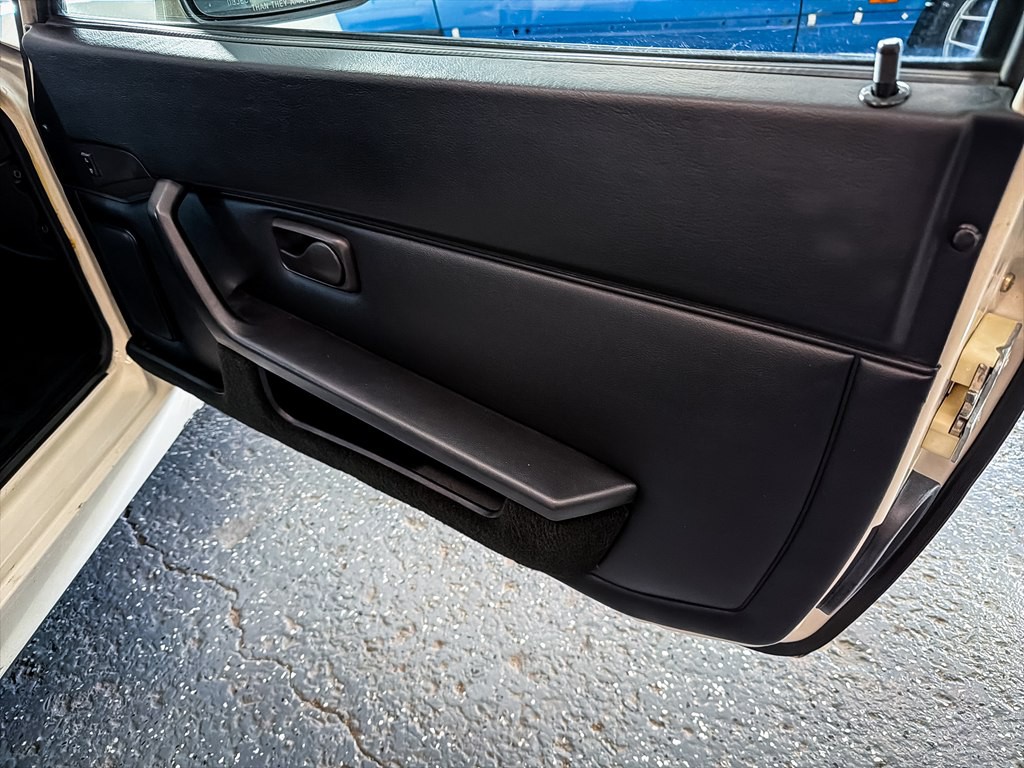 1989 Porsche 944 Image 26