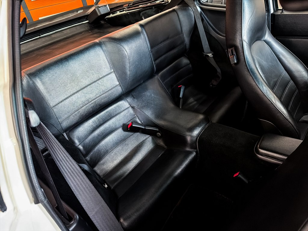 1989 Porsche 944 Image 28