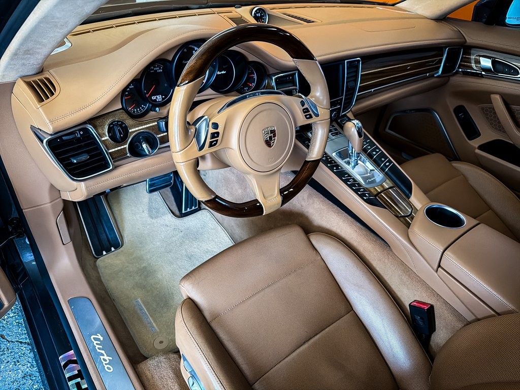 2014 Porsche Panamera Image 21