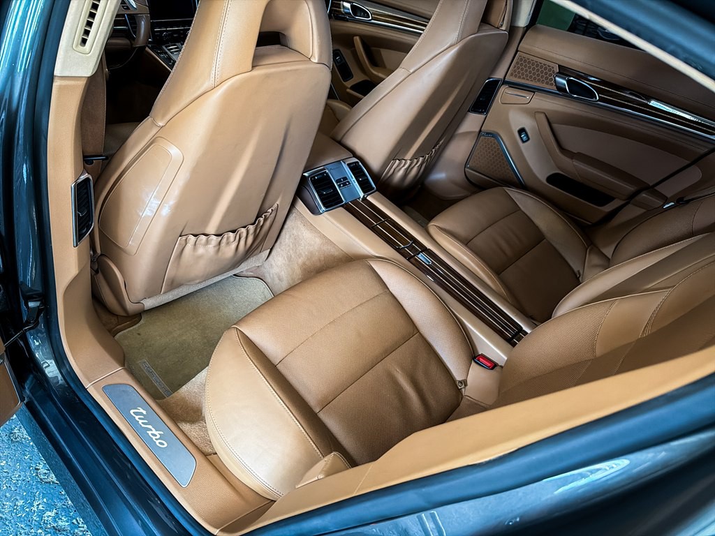 2014 Porsche Panamera Image 24