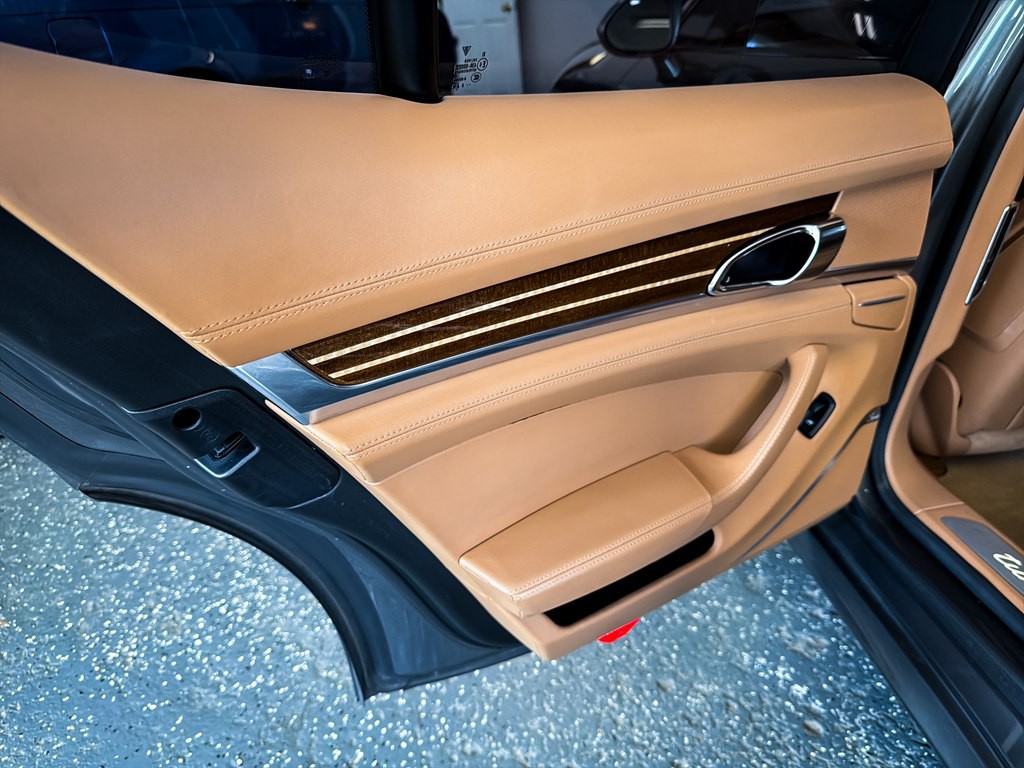 2014 Porsche Panamera Image 25