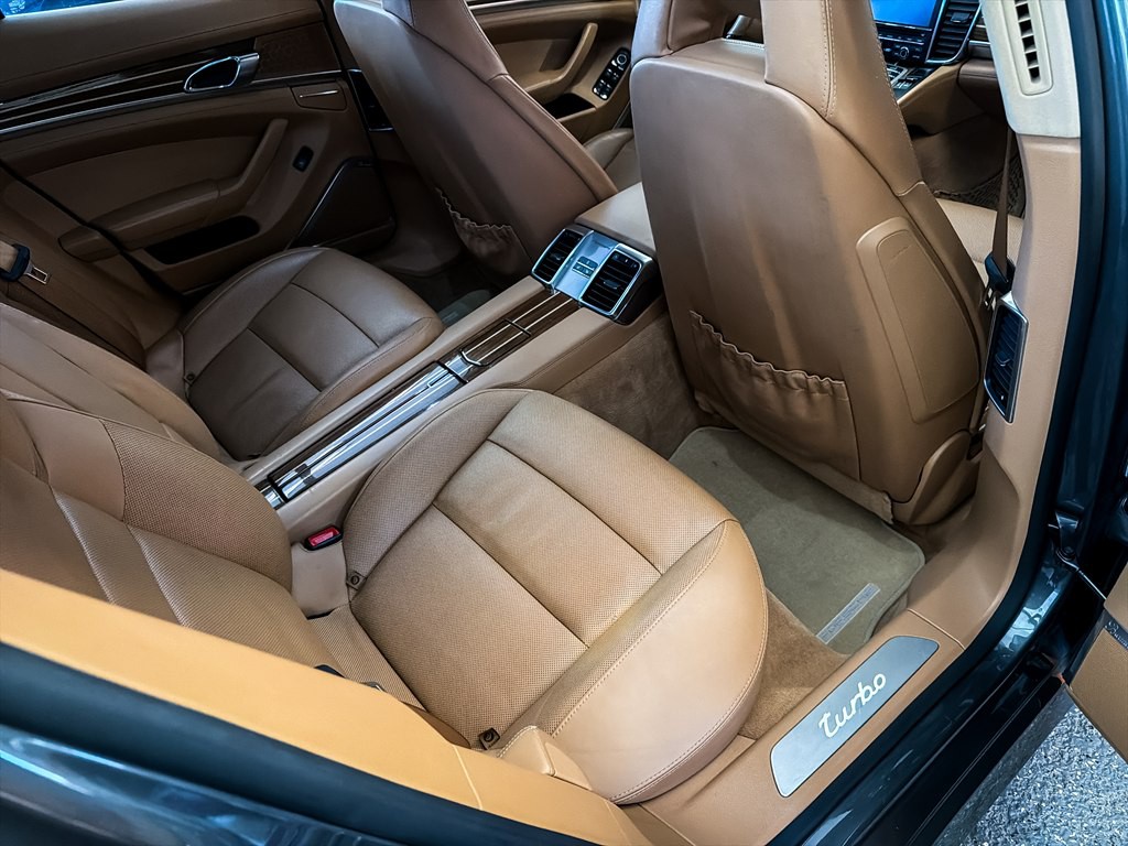 2014 Porsche Panamera Image 28