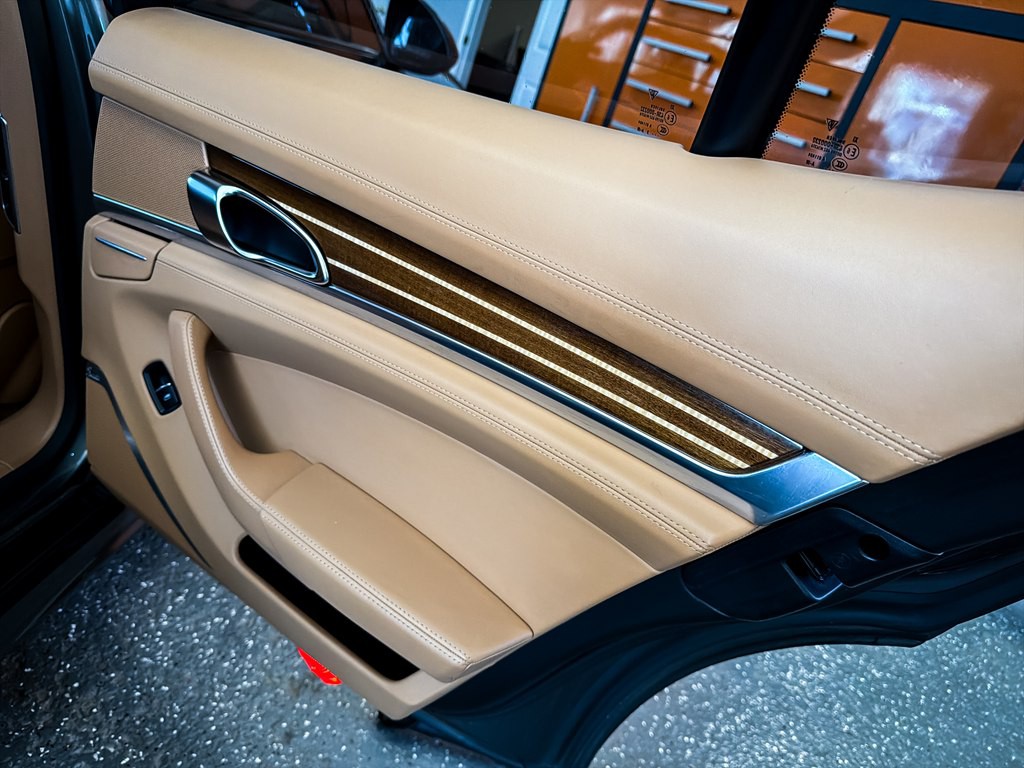 2014 Porsche Panamera Image 29
