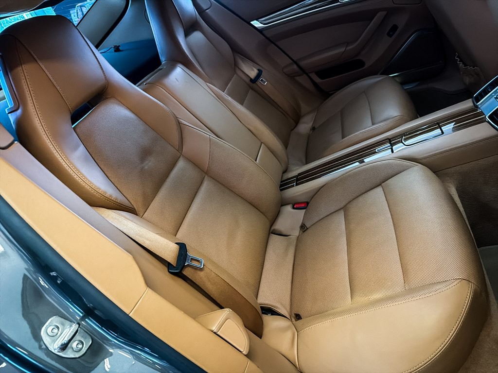 2014 Porsche Panamera Image 30