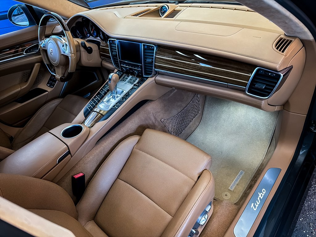 2014 Porsche Panamera Image 34
