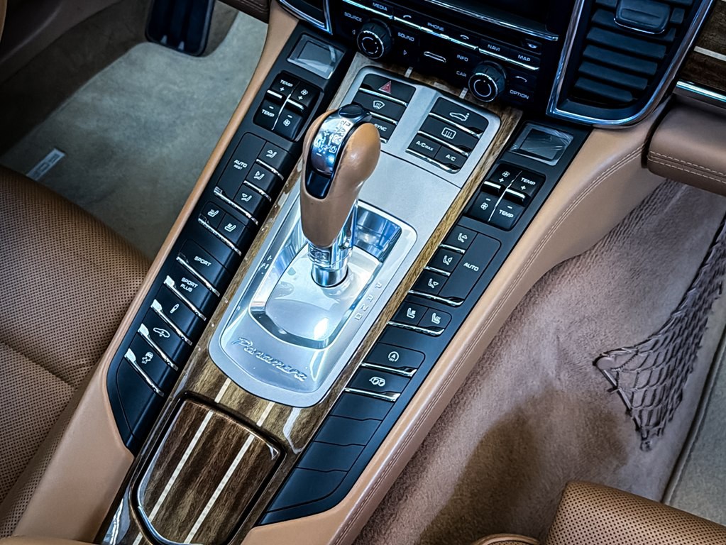 2014 Porsche Panamera Image 39