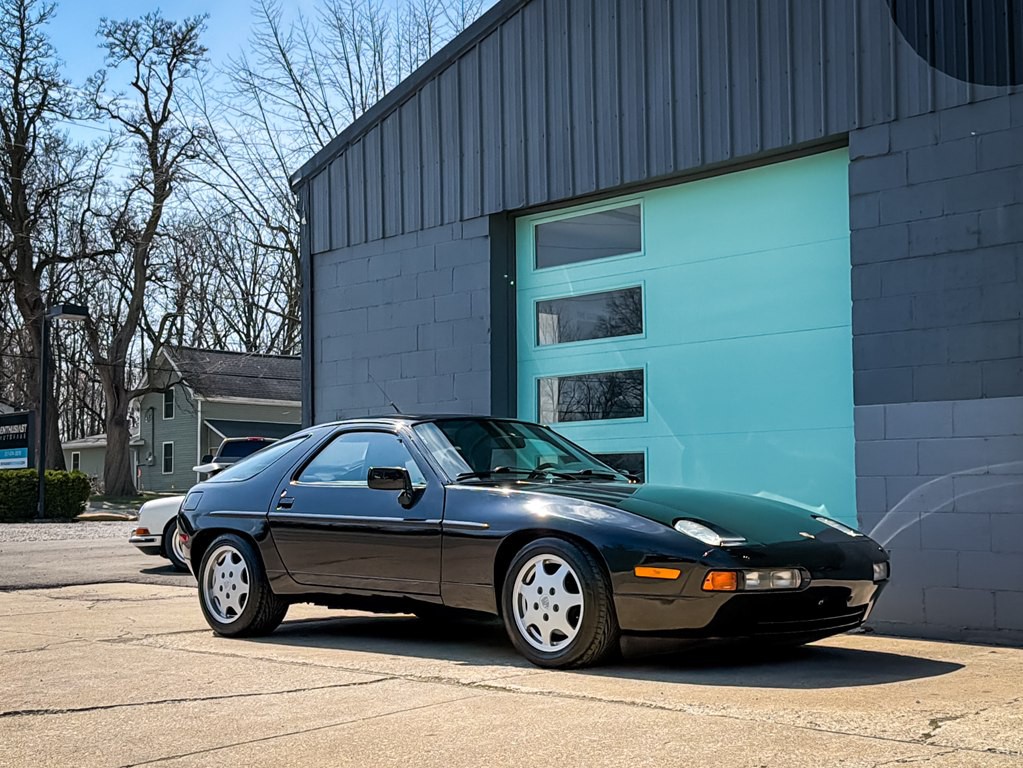 1990 Porsche 928 Image 14