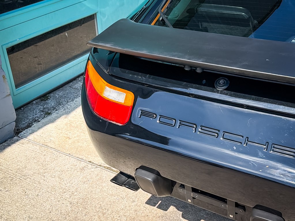 1990 Porsche 928 Image 17
