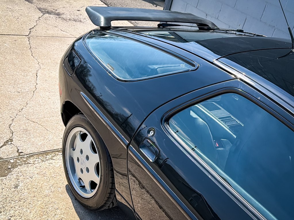1990 Porsche 928 Image 19