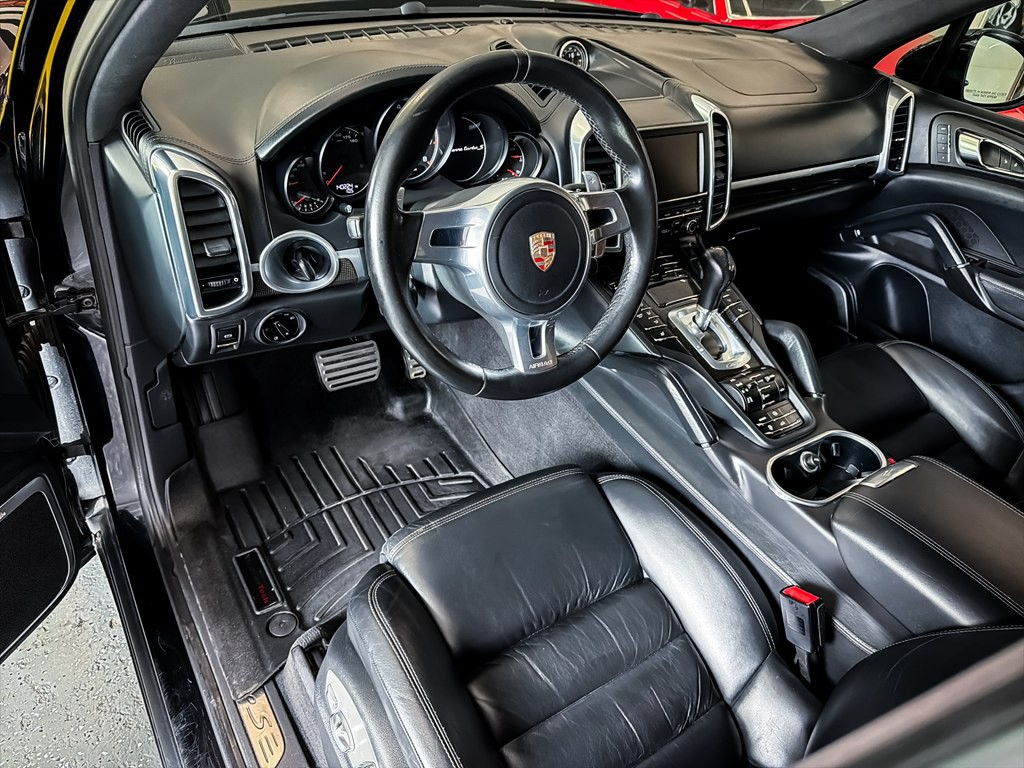 2014 Porsche Cayenne Image 2