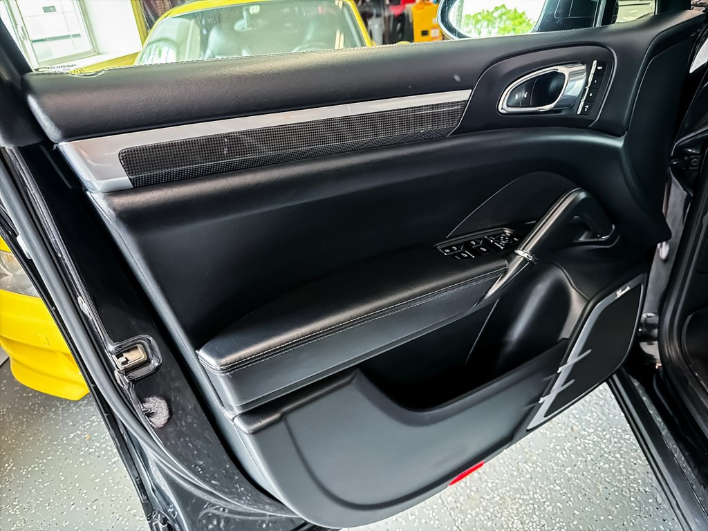 2014 Porsche Cayenne Image 3