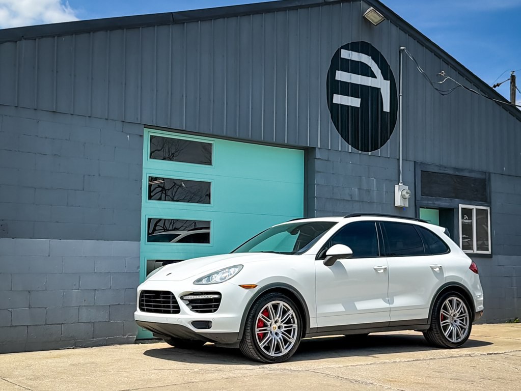 2013 Porsche Cayenne Image 2