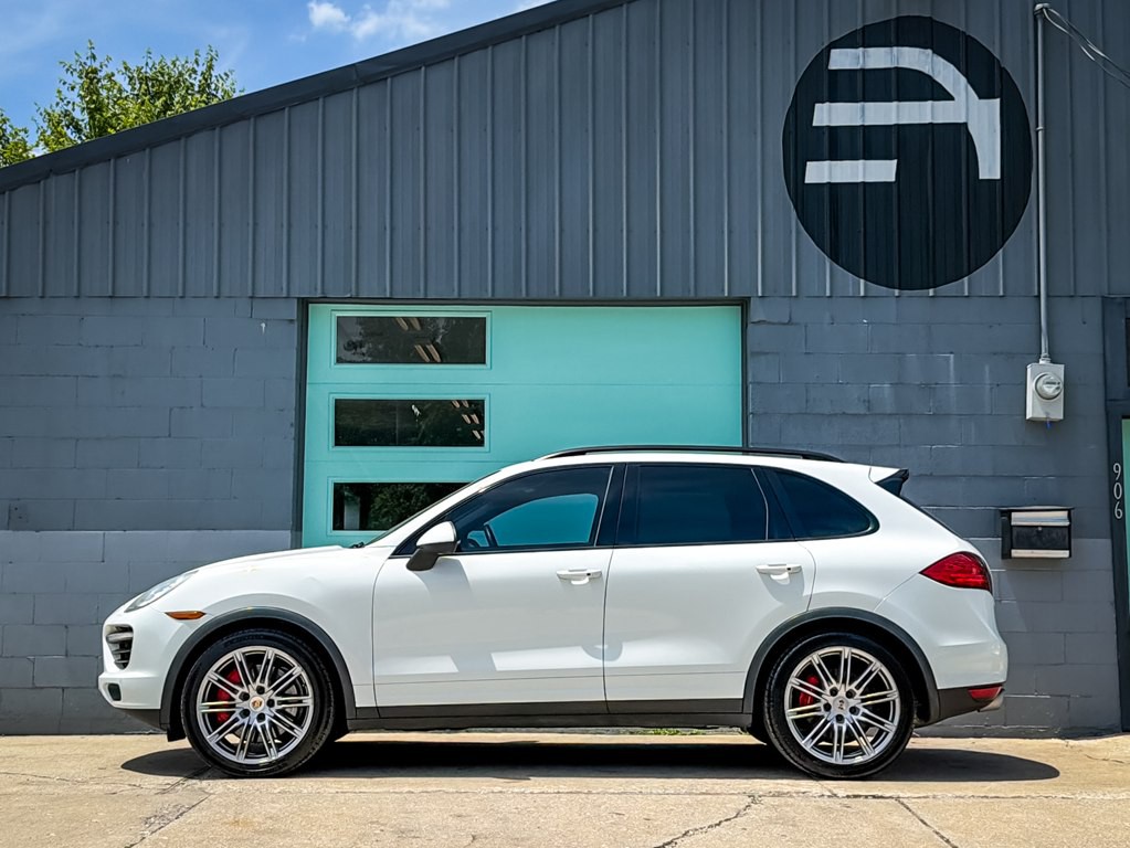 2013 Porsche Cayenne Image 3