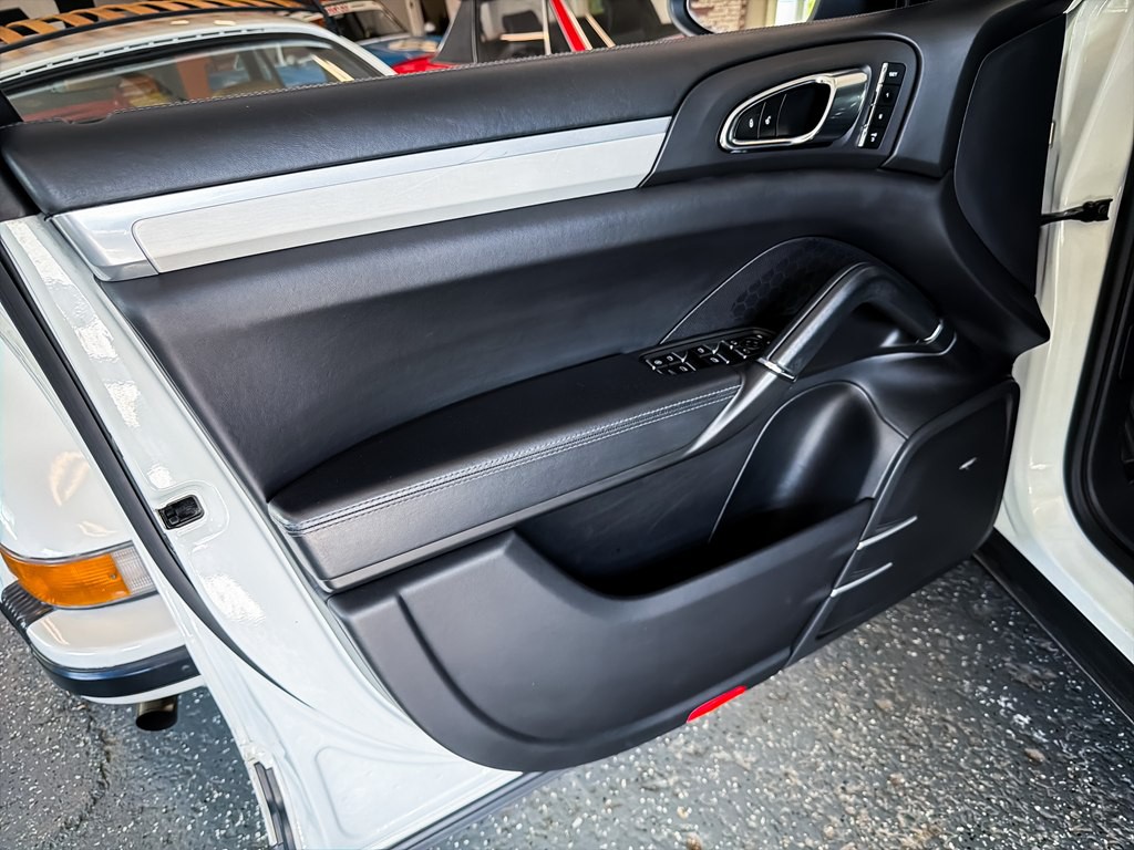 2013 Porsche Cayenne Image 17