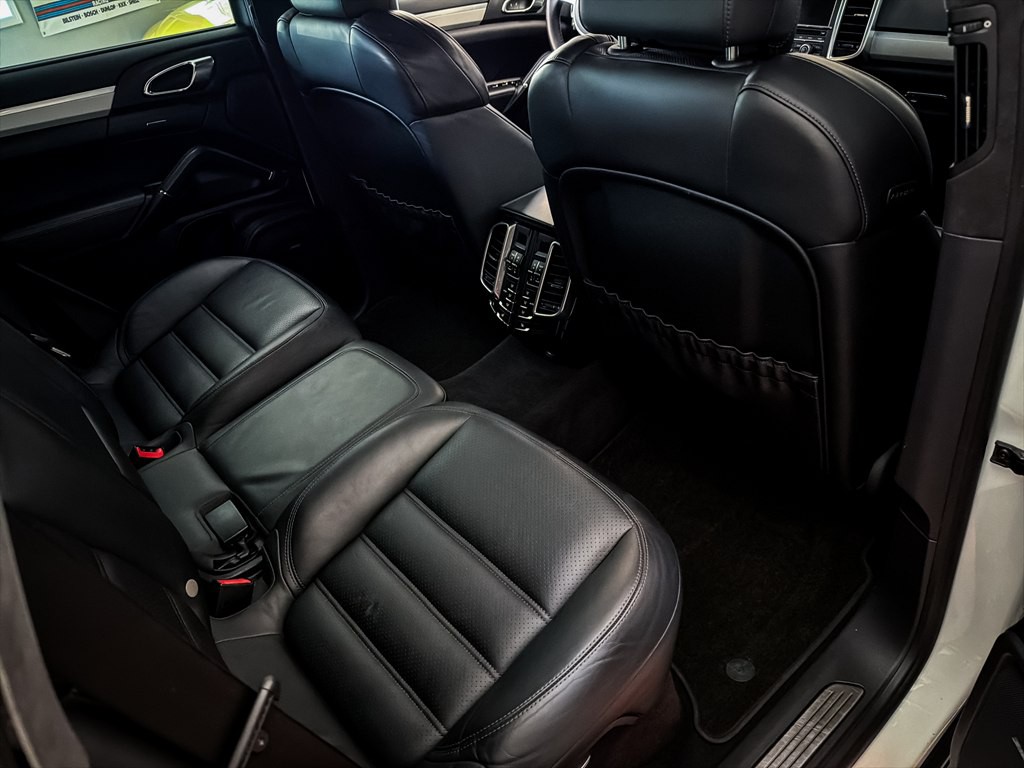 2013 Porsche Cayenne Image 23