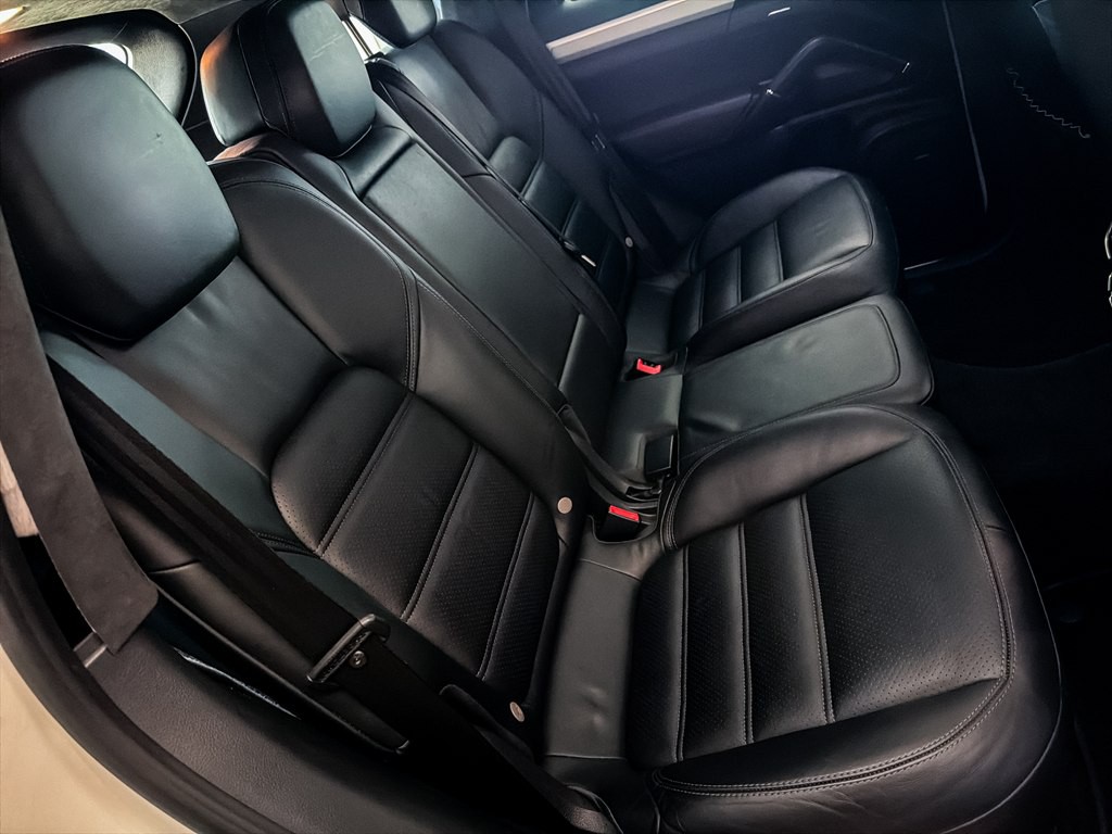 2013 Porsche Cayenne Image 25