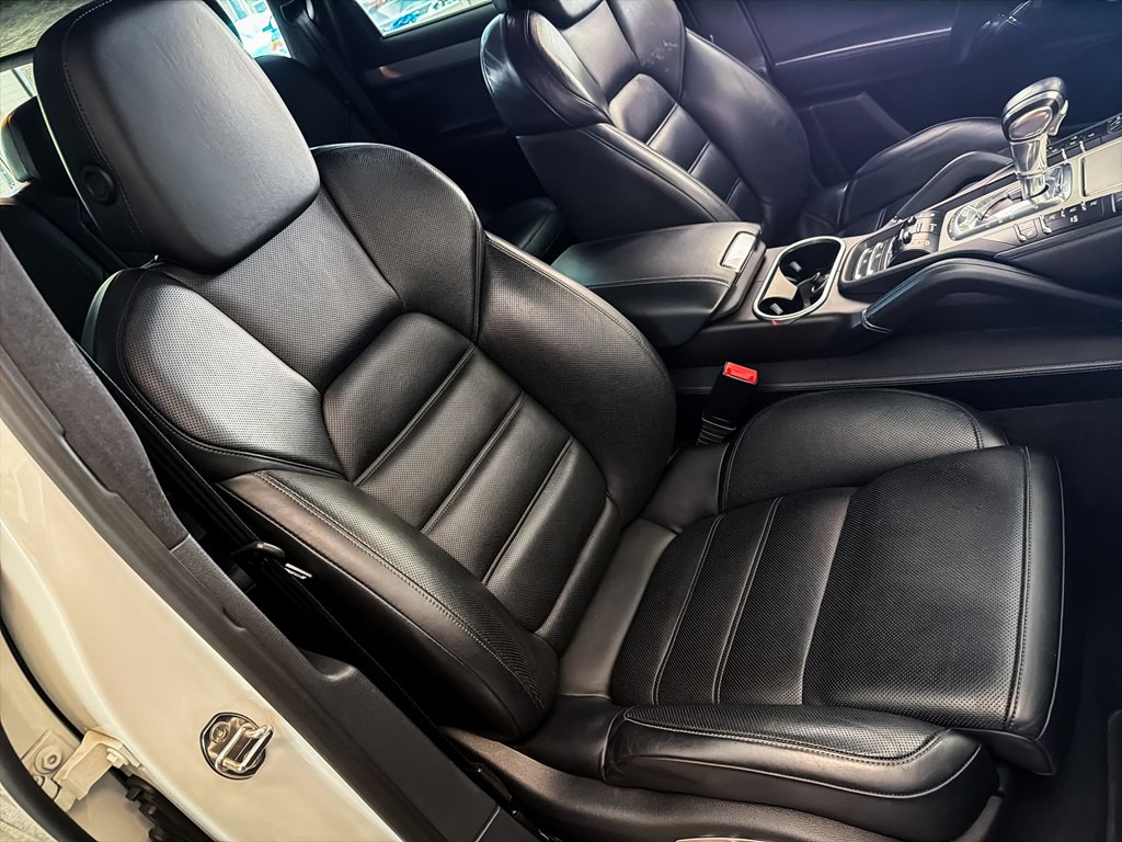 2013 Porsche Cayenne Image 28