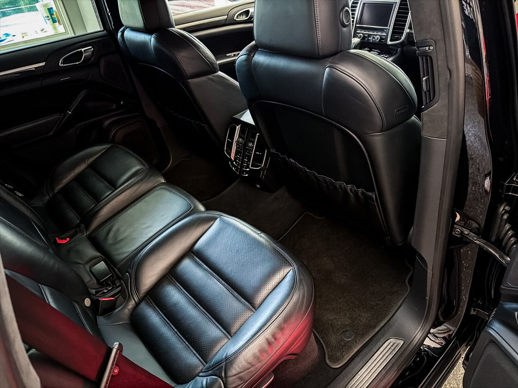 2014 Porsche Cayenne Image 24